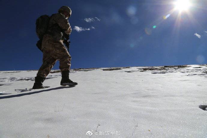 翻雪山跨荒原跟着边防军人一起为祖国巡逻