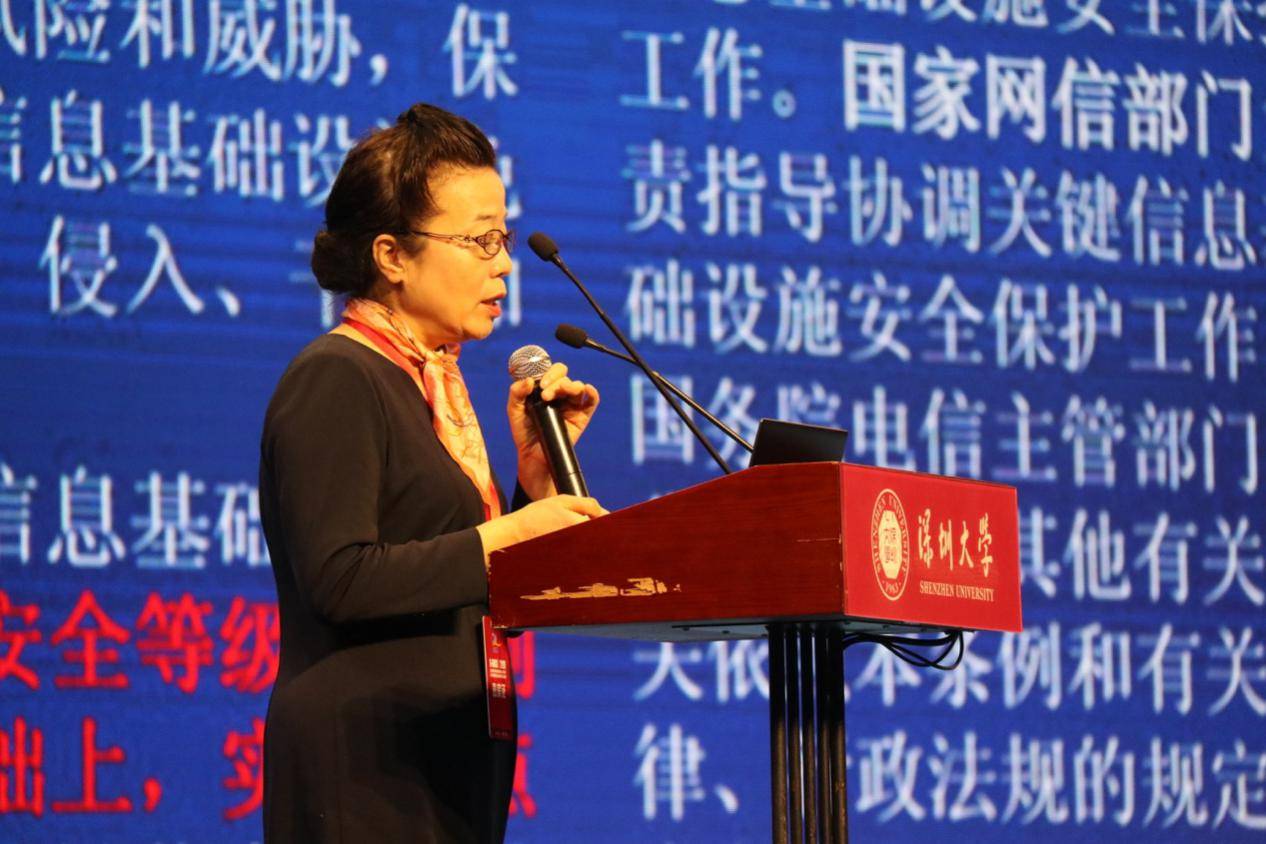 颁奖仪式后,冯燕春将军和陈国良院士做了精彩报告,探讨了我国网络安全