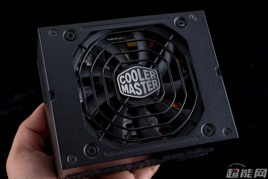 酷冷至尊v750sfxgold电源评测虽盈盈一握但实力出众