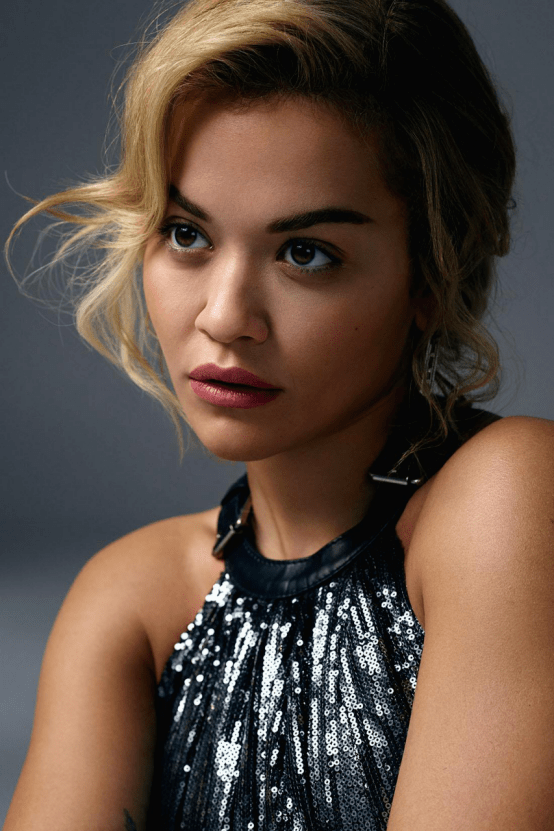 歌手丽塔·奥拉;anya holdstock