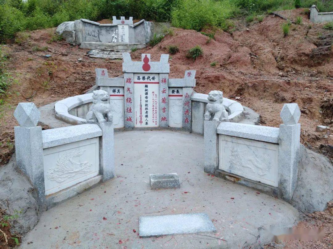 彭炳富师傅修的发达墓声明:"湘乡帮女郎"微信公号刊载此文,是出于传递