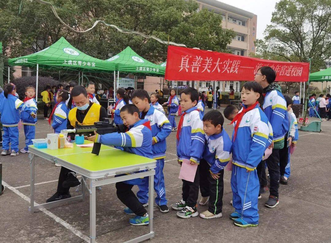 流动少年宫走进沥东小学