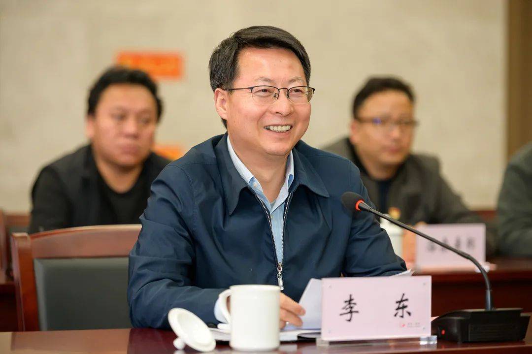 色尼区委书记李东介绍了当地的基本情况,今年色尼区顺利完成了脱贫