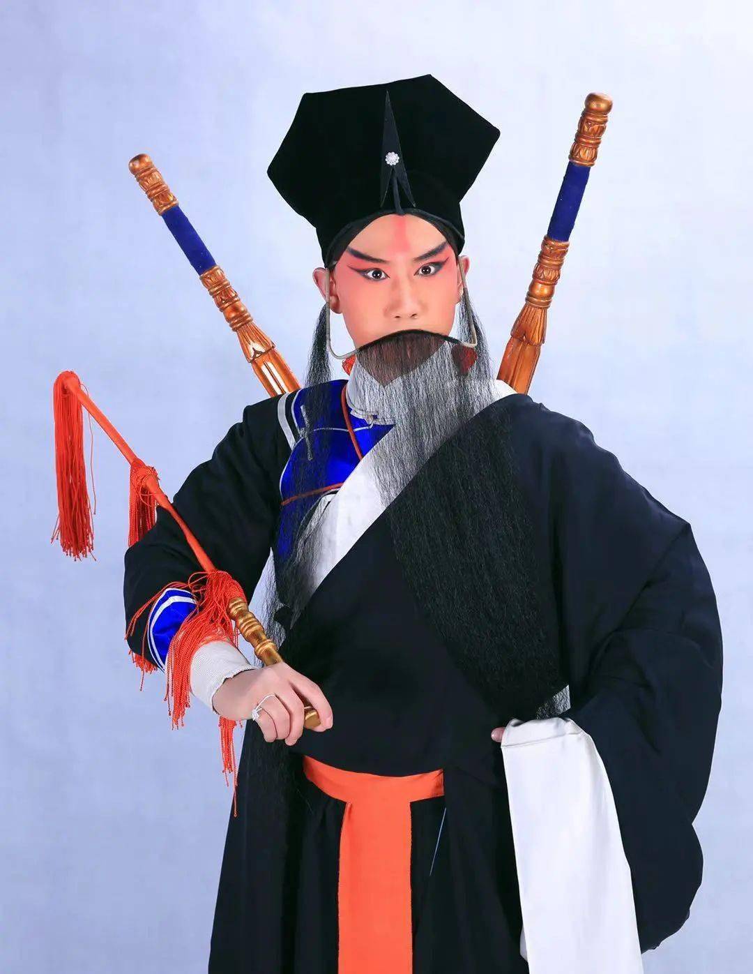 参赛演员:李宏琪参赛剧目:《九龙山》剧目简介:宋朝,金兀术进犯中原