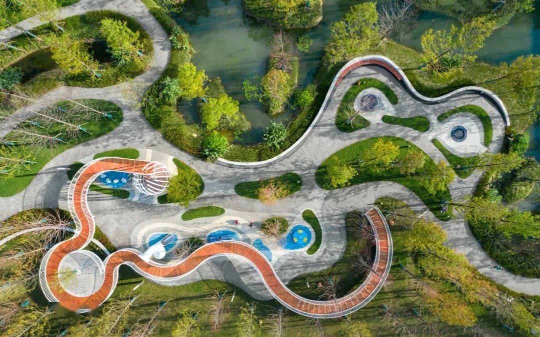 水上花园般艺术的曲线构成休闲自然的社区生活体验片域的水杉林,生态