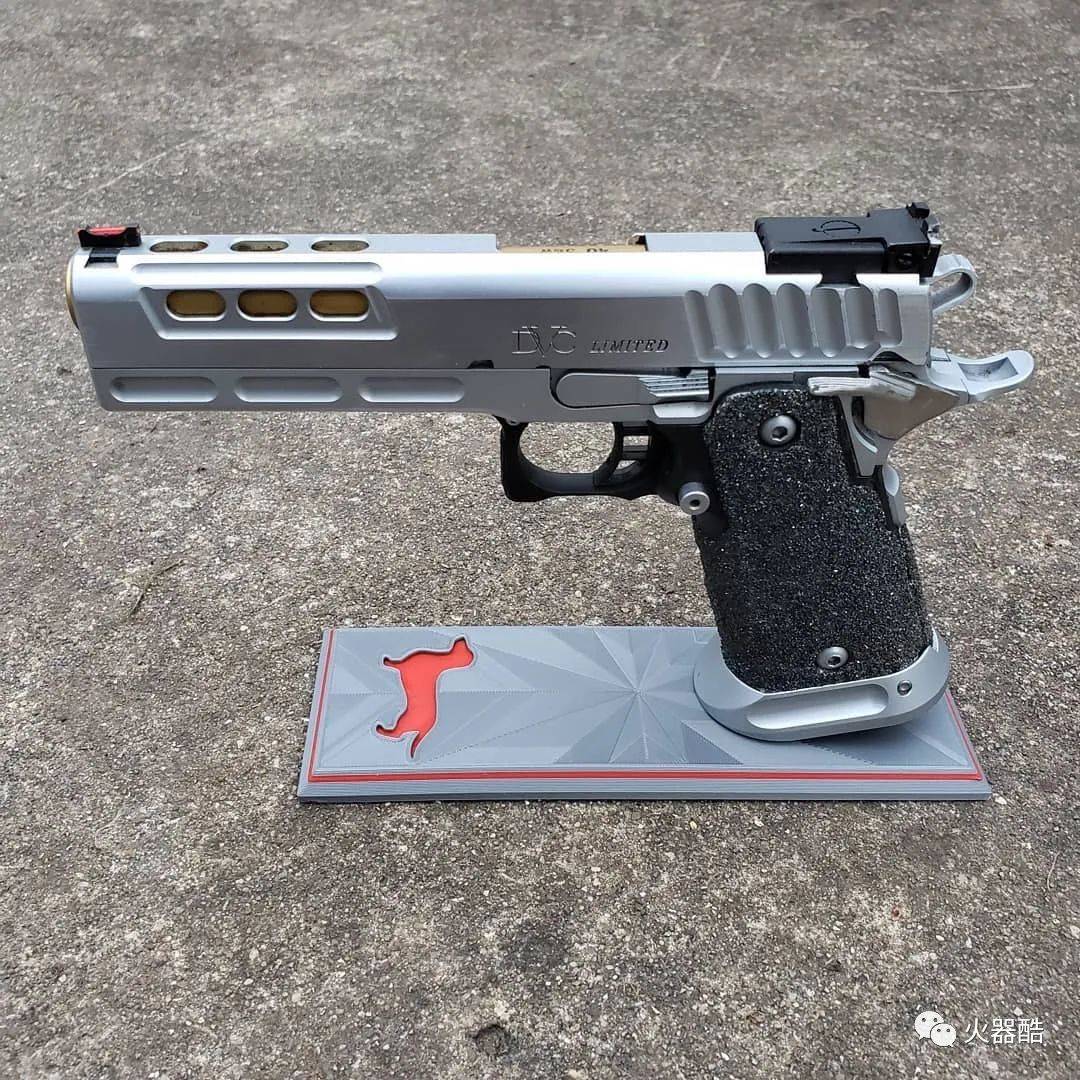 后台好多人喊看这个sti2011dvc系列手枪美图