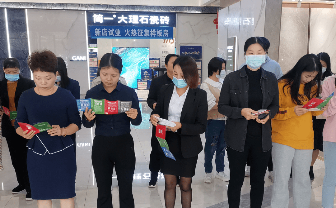 共建绿色商圈,增江街走进光辉家具开展垃圾分类宣传