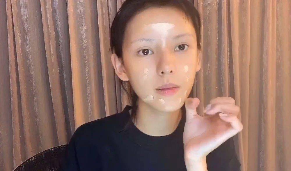 张予曦首次公开化彩妆过程全素颜出镜这眉毛是认真的吗