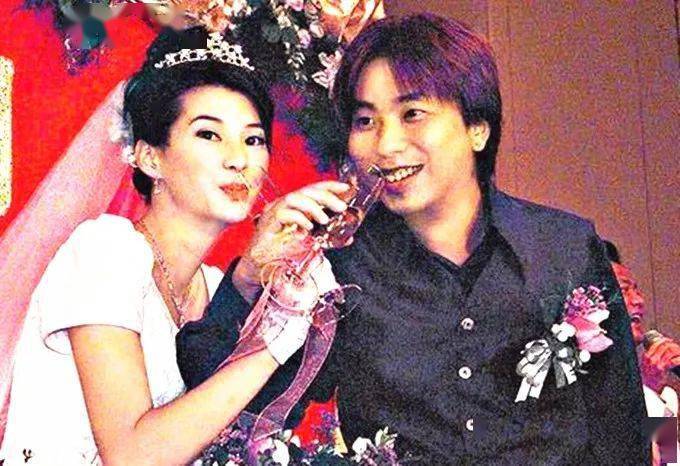 让人意想不到的是,外形不算太出众,还结过婚的陈伶俐,竟然在不久后与