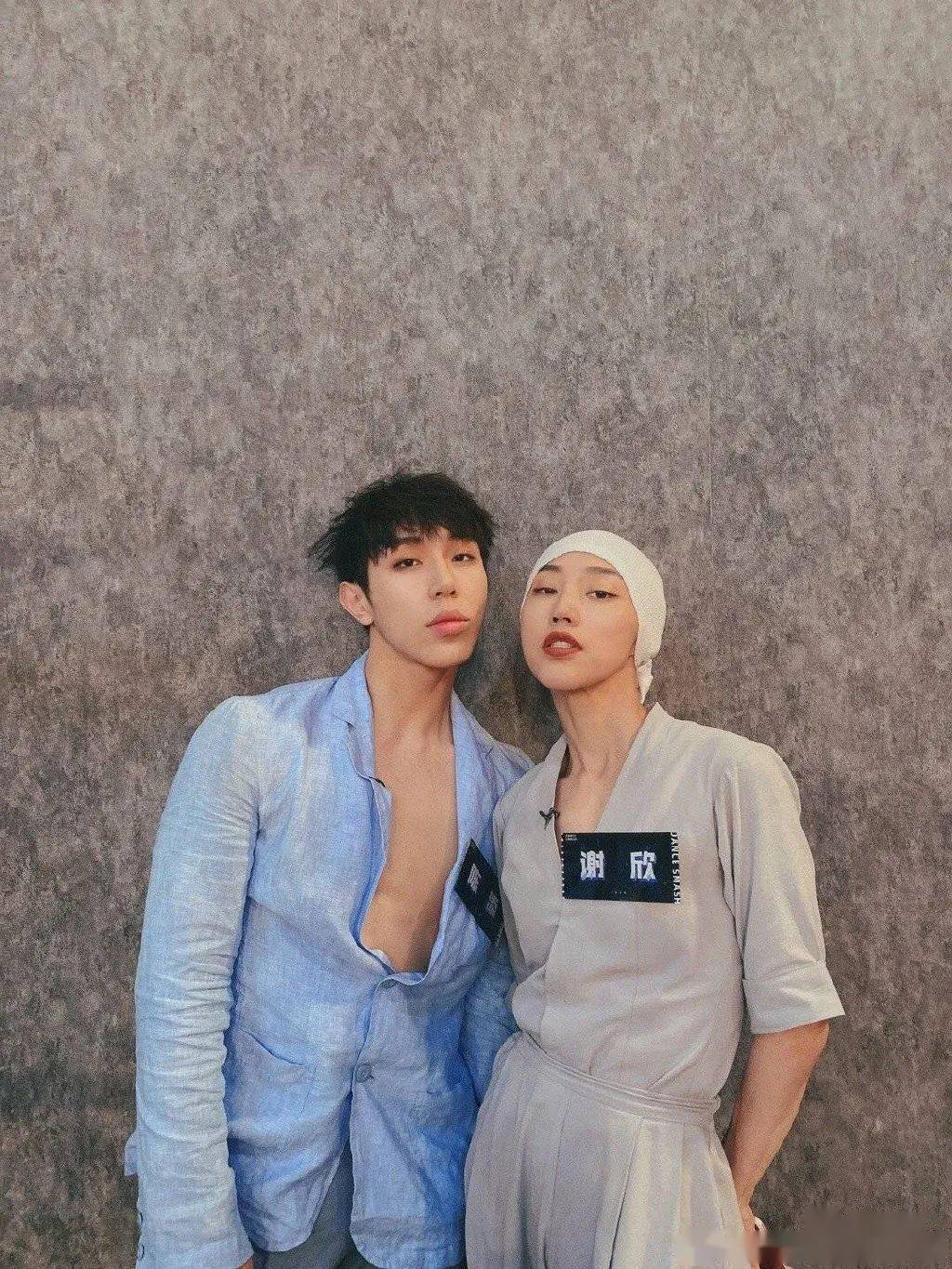 都喜欢谢欣和陈添,来看看这两位有多像吧,傻傻分不清楚啊~_手机搜狐网