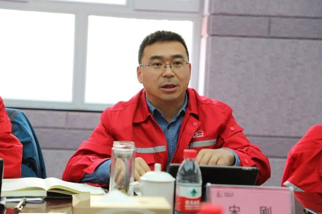 头条速围观西北石油局有限公司执行董事党委书记张煜到采油二厂进行