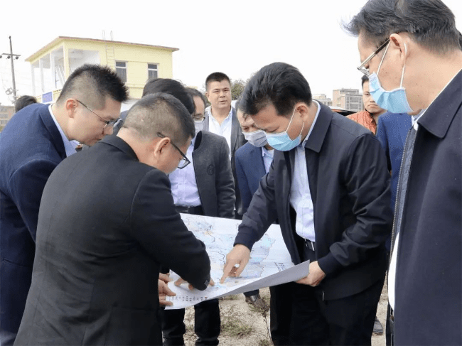 15日上午,普宁市委书记符贤,市委副书记,市长黄锐亮带领副市长魏智勇