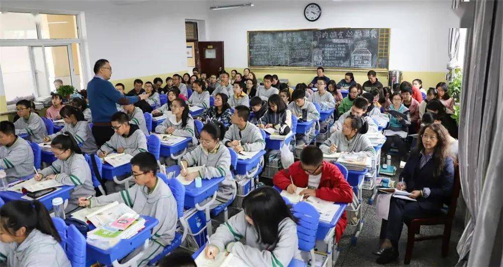 就不得不提到延安市第一中学,它的前身是创立于1980年的陕西省洛川