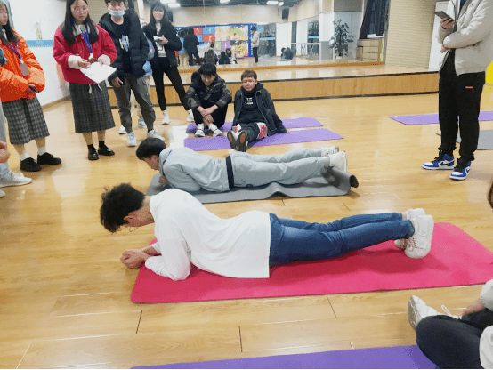 朝气蓬勃的平板支撑活动来袭一起支棱起来吧