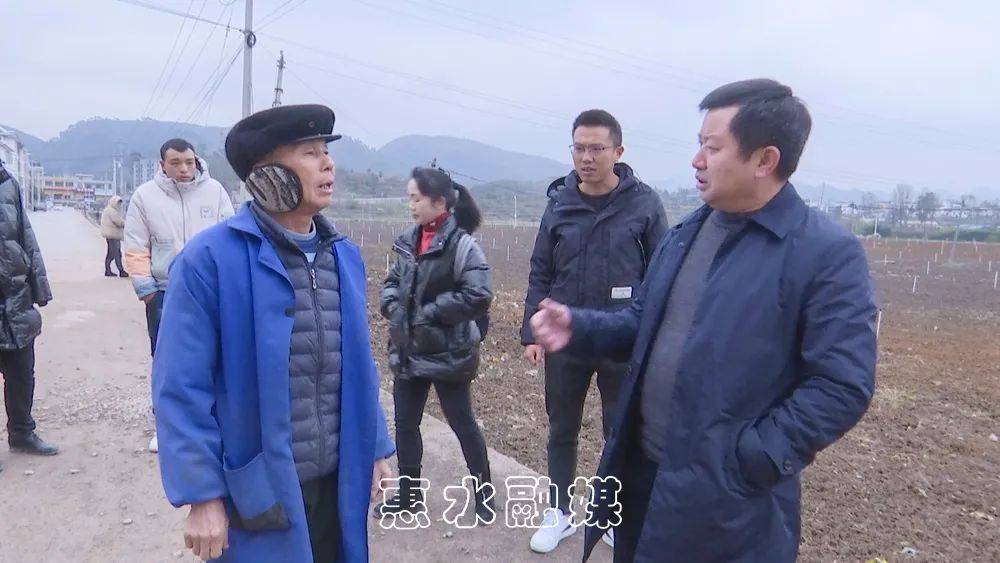 万庆华在基层调研时强调 要围绕贵阳市场建设保供基地促进农民增收