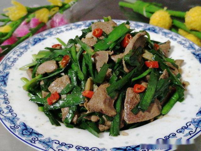家常菜韭菜炒猪肝多加一步才嫩滑不腥猪肝处理有窍门