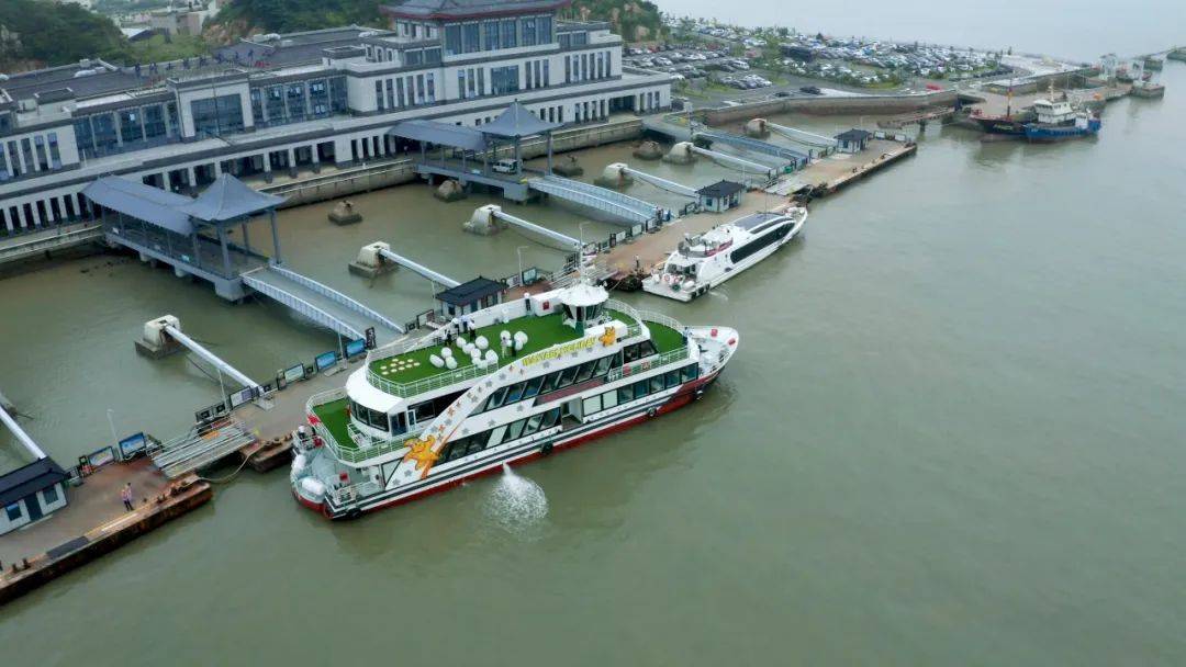 村级节点通客车率100%;全市拥有陆岛交通码头163座,259个泊位,数量列