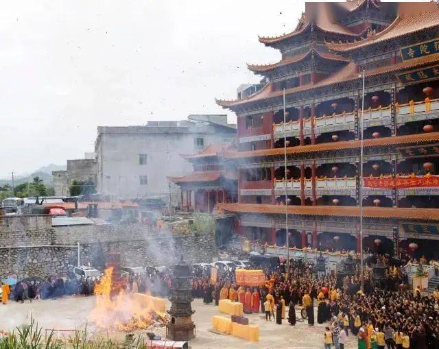 亲密接触并领略达吽小镇,大化民族博物馆,弥陀寺,奇石美食