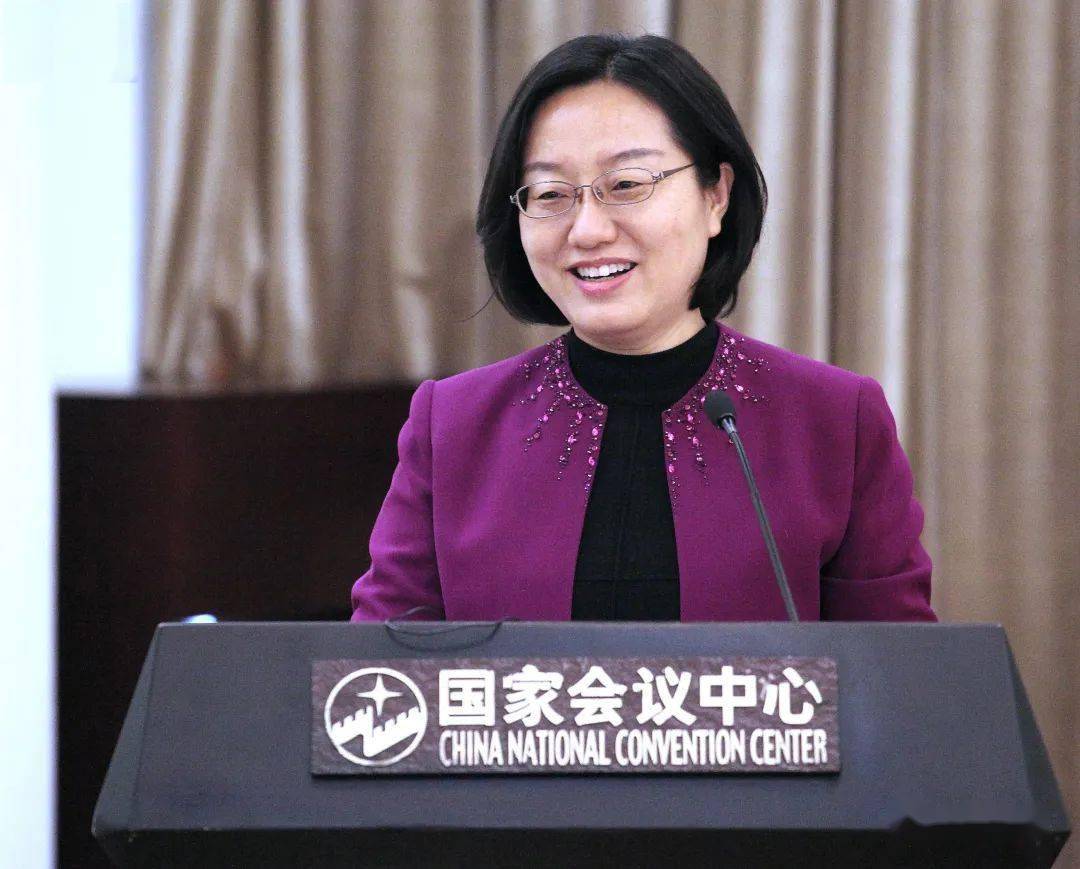 姚艳华书记讲话 在活动中,优秀志愿者们进行了精彩的