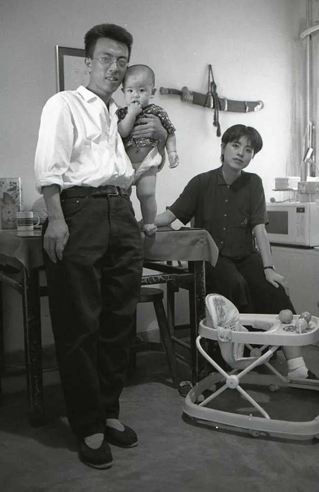 刘小东,喻红和女儿刘娃 1994年1994年前后,美院要搬家,刘小东和喻红的