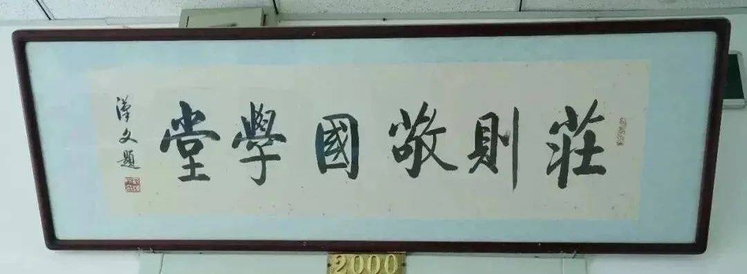 庄则敬简介庄则敬老师东北大学(秦皇岛)外国语学院客座教授人民大学国