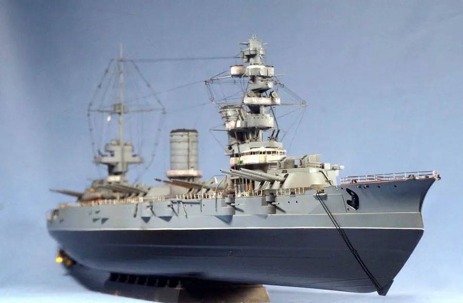 传说中被鲁德尔一发入魂的马拉号战列舰