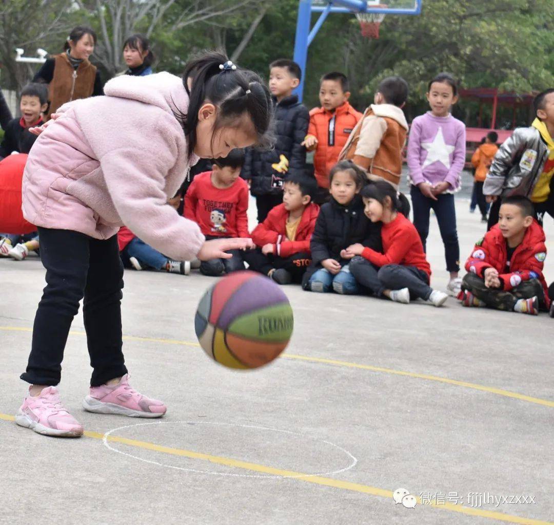 俊美学子阳光运动快乐拍球阳溪中心小学举行一年级拍球比赛