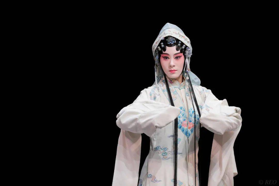 昆曲经典,青春演绎!至情至美的《牡丹亭》今晚上演_杜丽娘