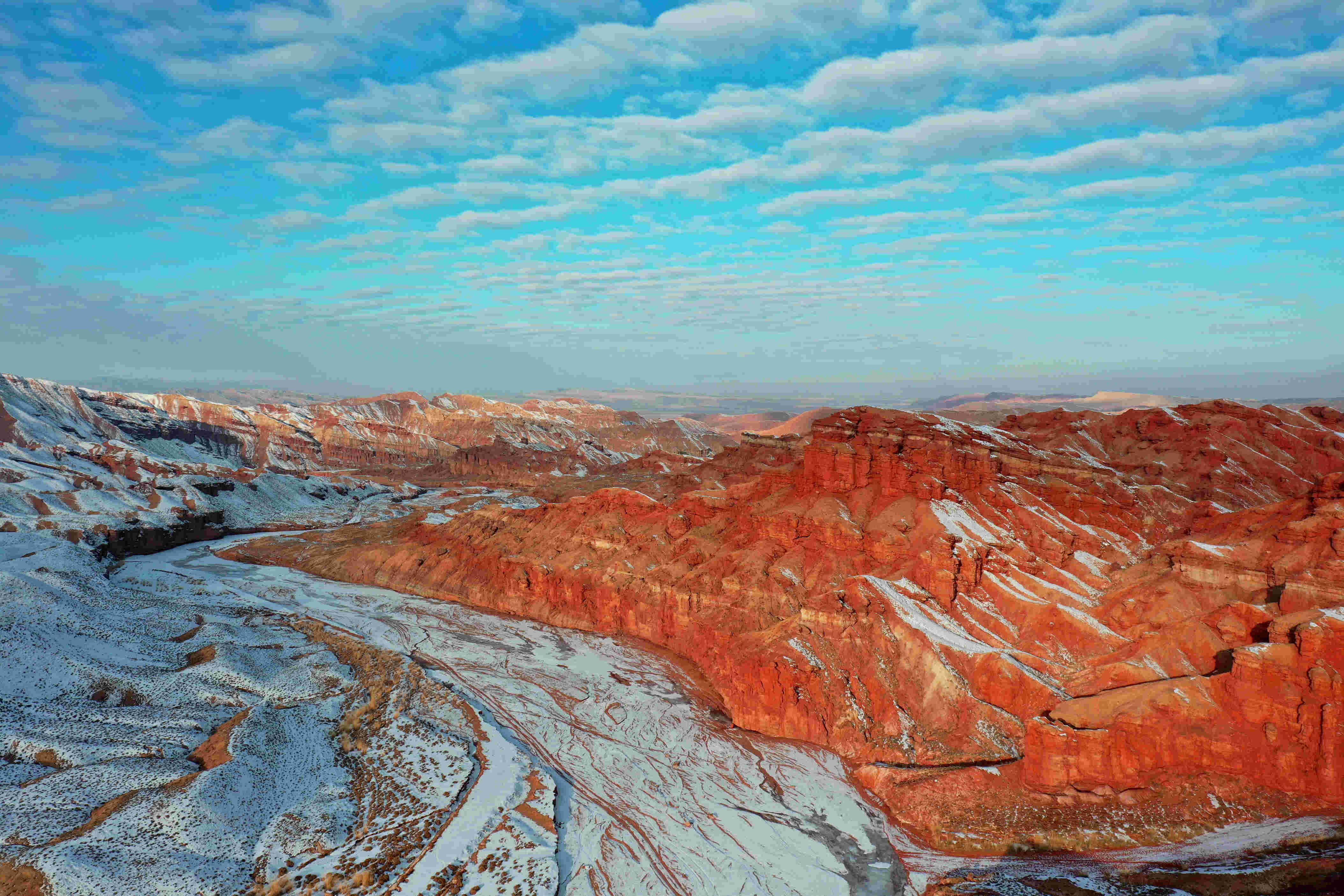 张掖甘州峡谷雪映别样美