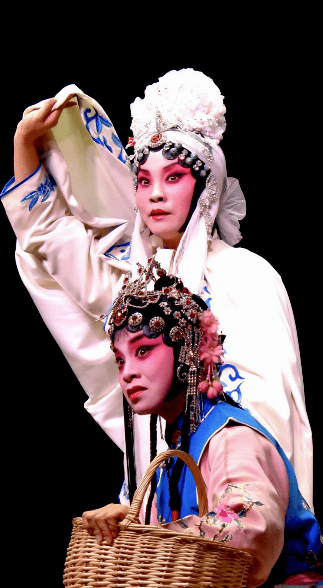 丫 环——张秀彦王桂英——张芝平演员表:《行路》是传统晋剧《出水清