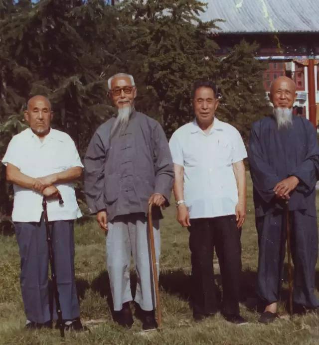 照片中人物:从左至右:周遵佛,吴图南,马礼堂,李子鸣.