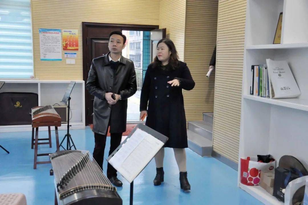 芦淞区教育局局长邓礼辉一行莅临株外视察指导工作