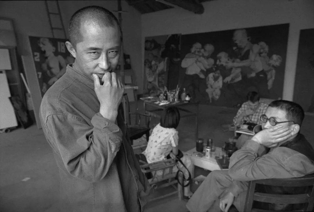 1998年王庆松在通州滨河小区工作室 2005年马六明在东村为其行为艺术