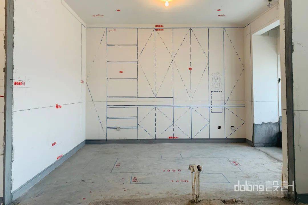 全景放样可以简单概括为"现场放样的尺寸:图纸尺寸=1:1",业主在工地