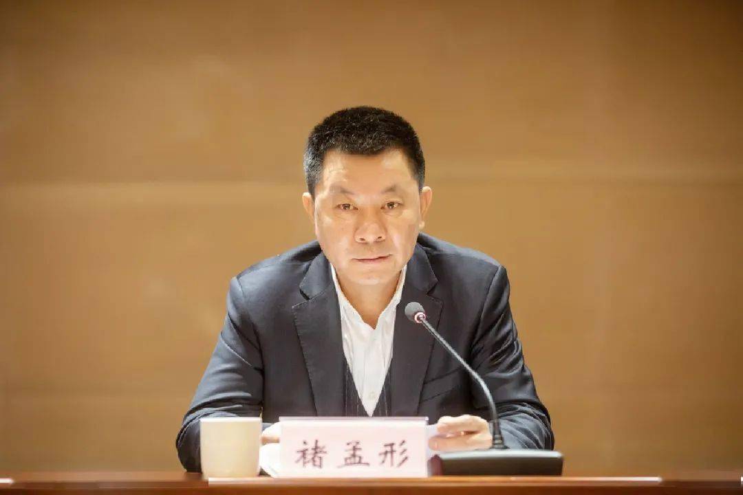 徐方代表宁波市社科联向海曙区社科联的成立表示祝贺.