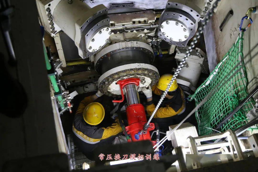 工程在世界上首次采用半断面滚刀设计的土岩复合刀盘及常压下滚刀齿刀