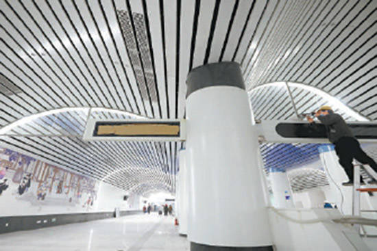 记者体验新线新站国图站百米可完成三线换乘