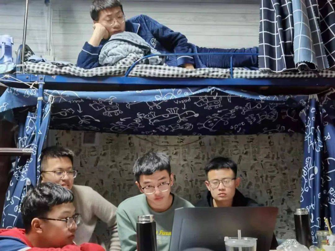 当qq表情包降落同大