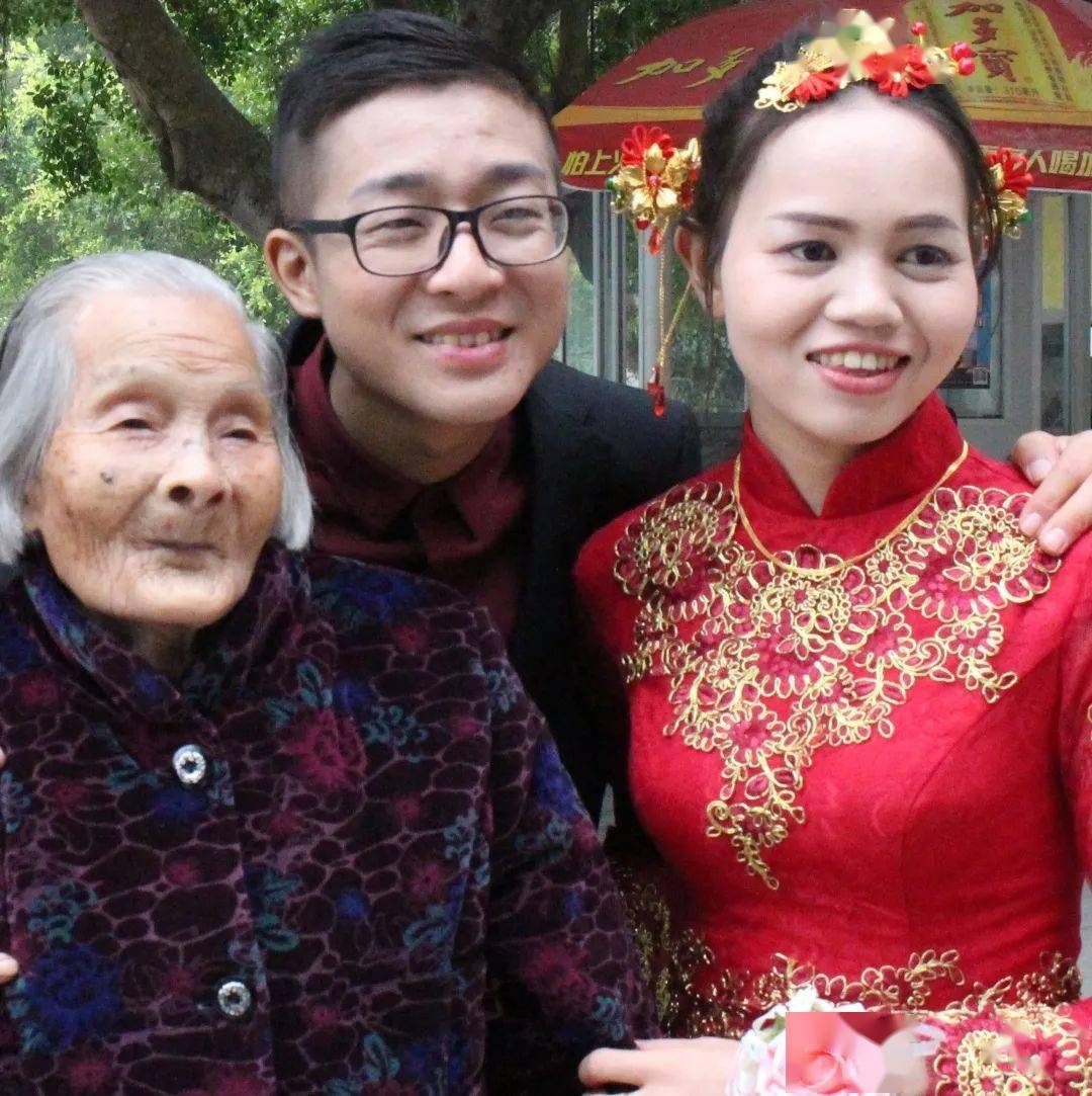 同年8月份,在社会热心人士的帮助下,谢惜丹筹足手