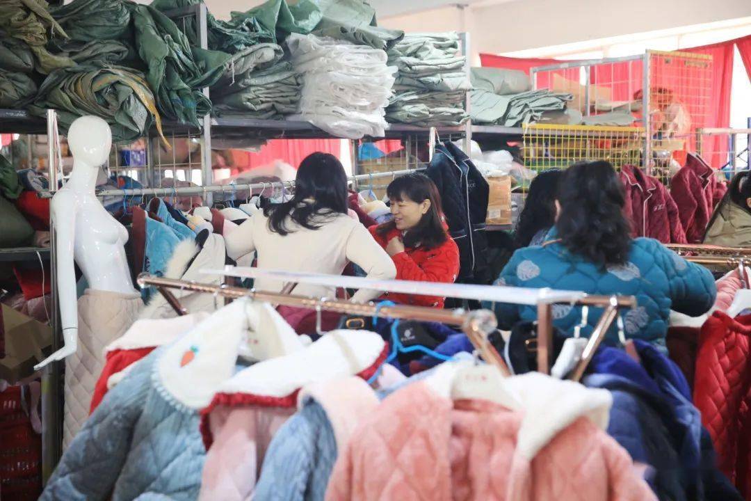 县芭曼子服饰有限公司销售十分火爆