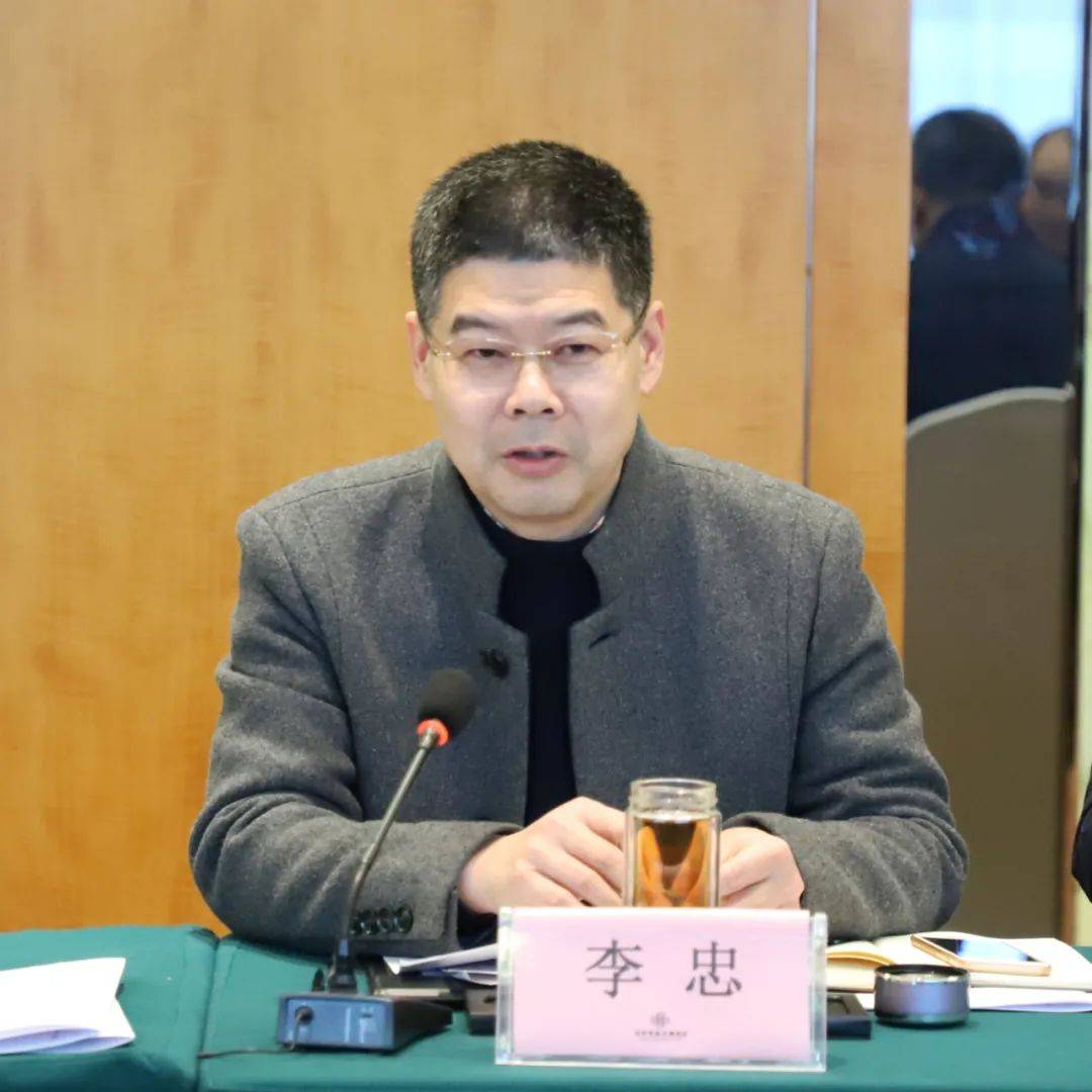 高宏华对今年以来的全市人大办公室工作进行了全面点评,充分肯定了