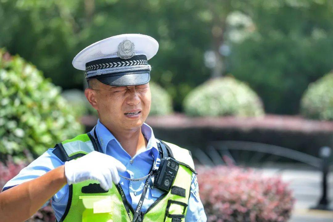 张鸿飞镜头里巢湖交警的温度
