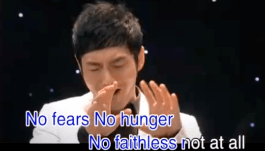 综艺《中餐厅》的中,在国外开店,黄晓明见到外国顾客也完全不怯场,更