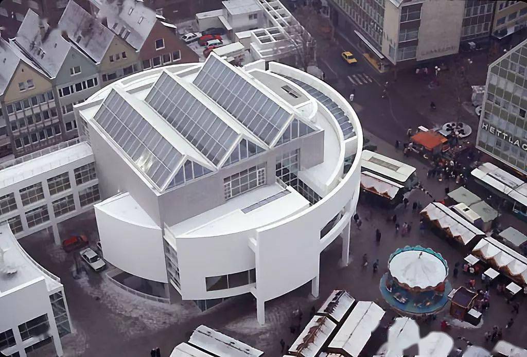 耗资78亿,历时14年,这座神仙"白色建筑"美哭所有人!_理查德·迈耶