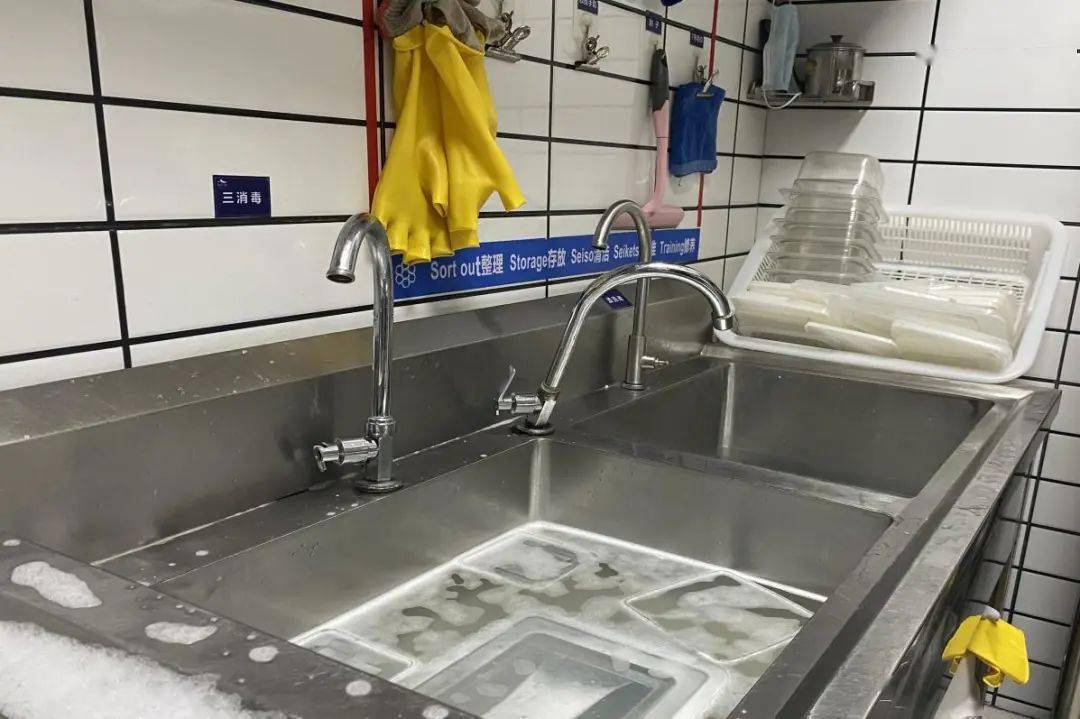 饭店餐具卫生合格吗威高广场的检查情况是