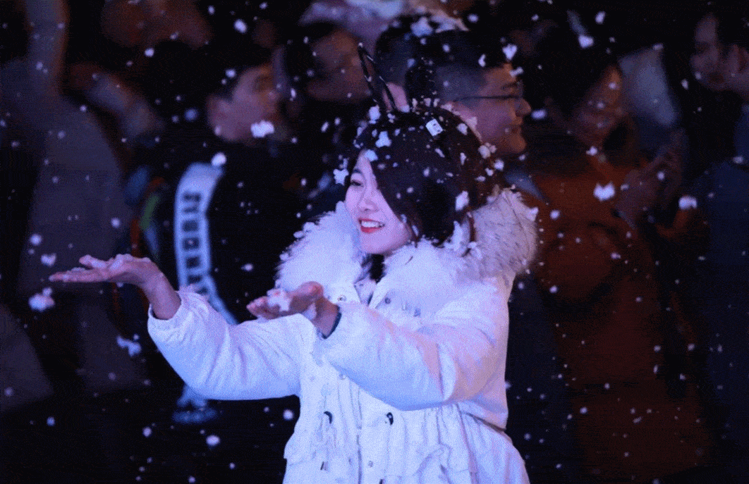 姐都忍不住在雪里妥妥一枚小仙女无疑了唯美的雪花落在身上服装支持