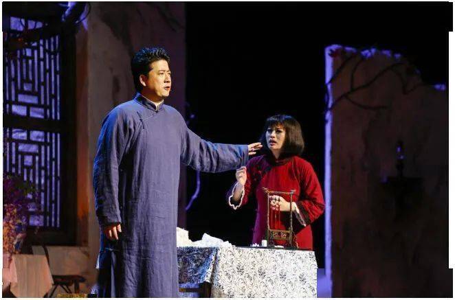 《真情假意》集体改编的《芳草心》(向彤,何兆华执笔编剧),它于1983年