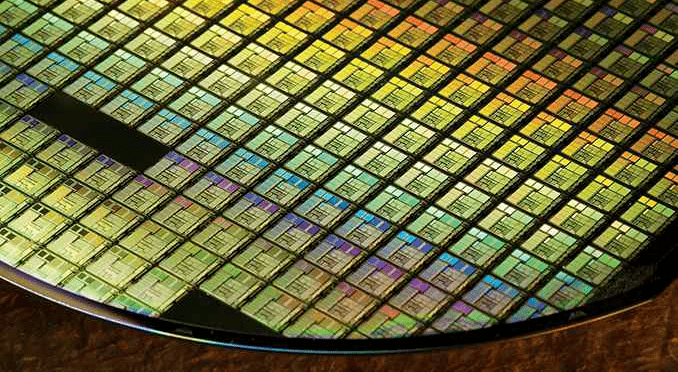 环境,良率问题等,但对于导致如此普遍的芯片缺货问题有一个新的争论