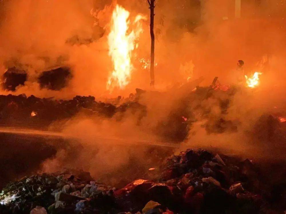 乳山消防万万没想到垃圾也会爆炸