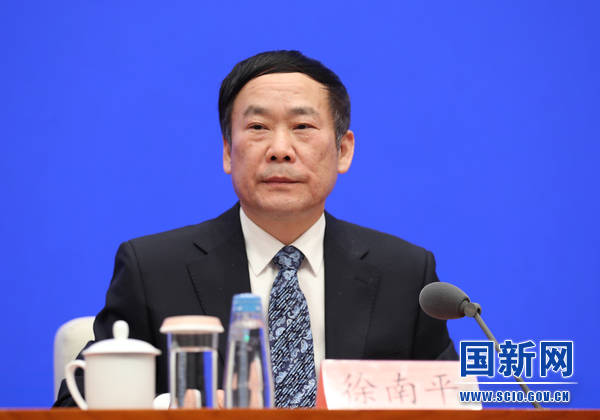 科技部副部长徐南平晚上工作到临睡前会上电商扶贫馆采购